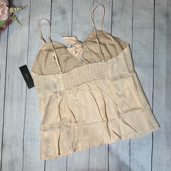 🔥SOLD🔥 Lulu’s Striped Satin Tie Front Tank Top Nude M, L - Picture 7 of 8
